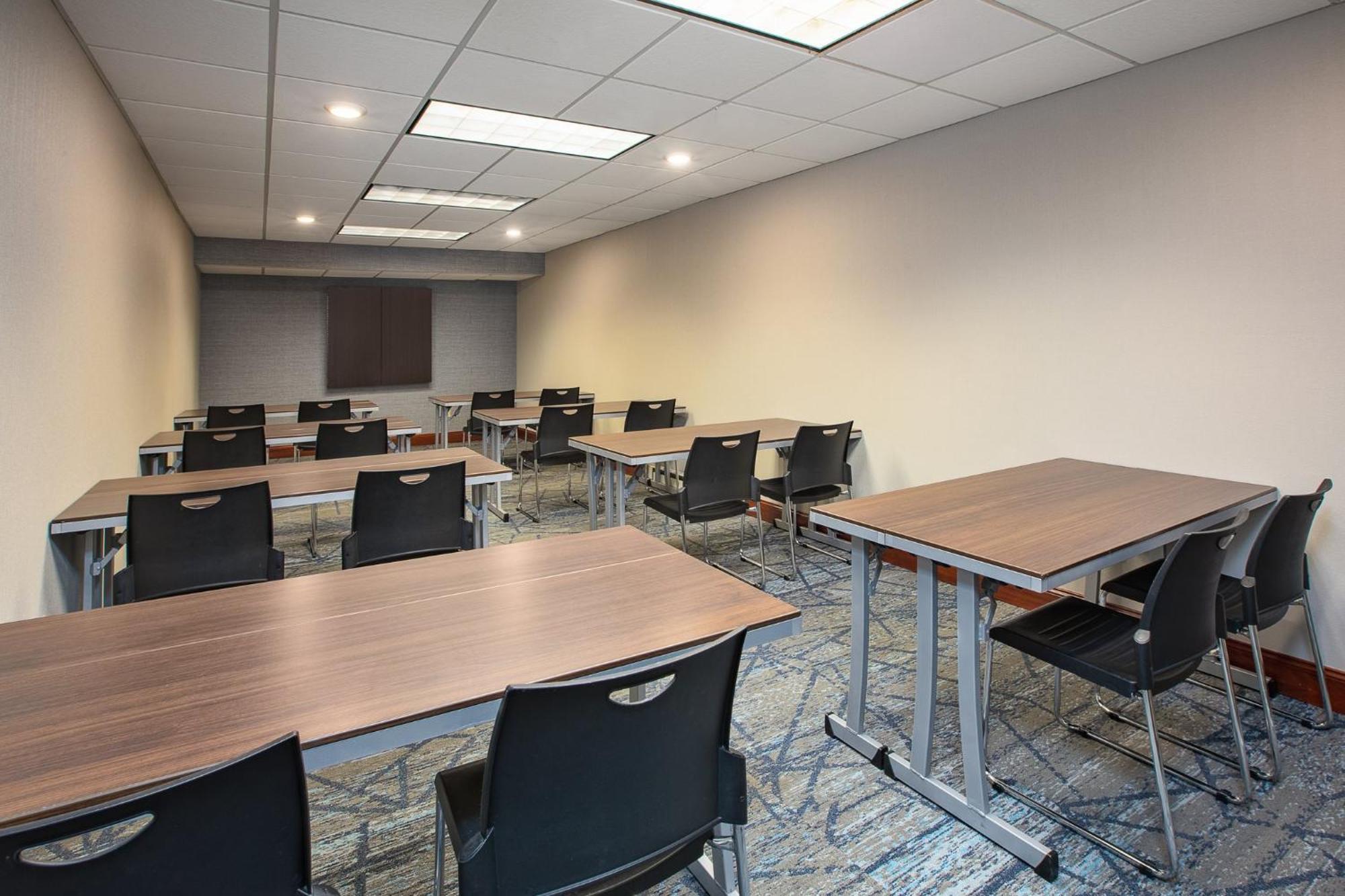 Holiday Inn Express Hotel & Suites Grand Rapids-North By Ihg Walker Luaran gambar